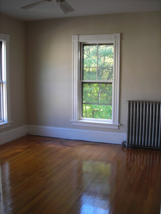 bedroom 1 - 6 Everett St