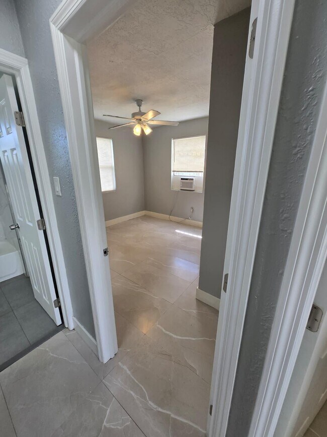 Foto del edificio - 1015 SW 8th St