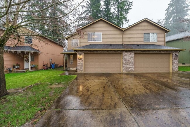 Foto del edificio - Recently Updated 3 Bedroom 2.5 Bath Duplex - Located in Convenient Hazel Dell Neighborhood