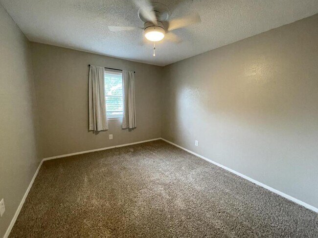 Building Photo - 216 Westview Terrace