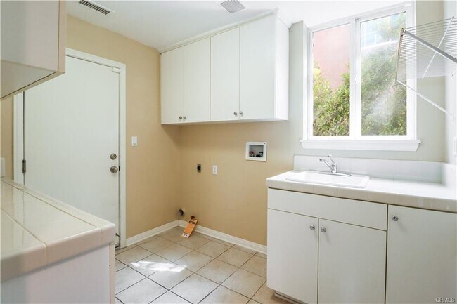 Building Photo - 11437 Santini Ln