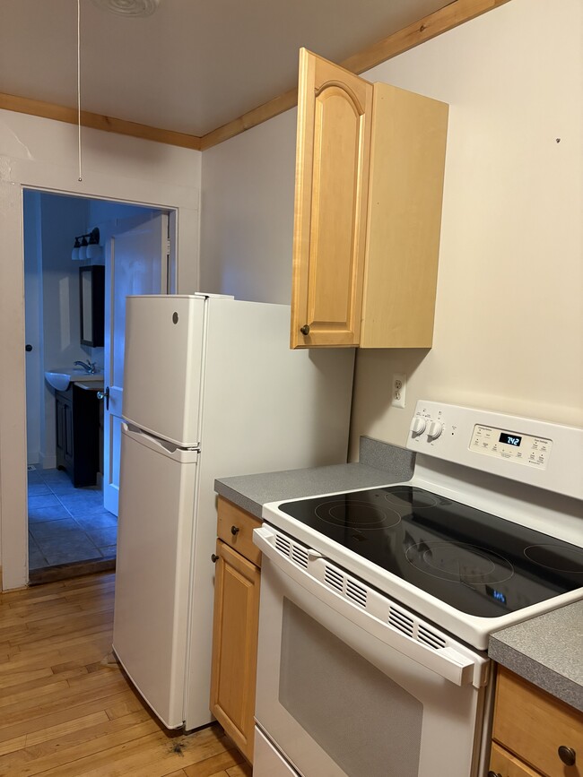 Kitchen - 237 White Mountain Hwy