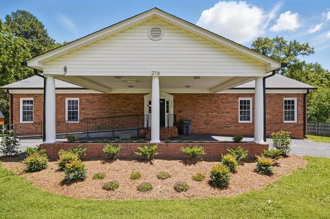 Front entrance of building to all units on main level - 216 Legion Dr Apartments