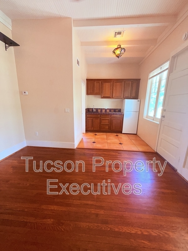 Foto del edificio - 502 E University Blvd