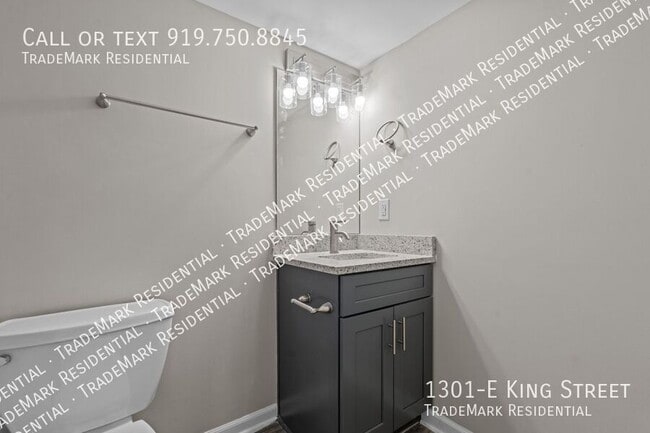 Building Photo - 1301 King St