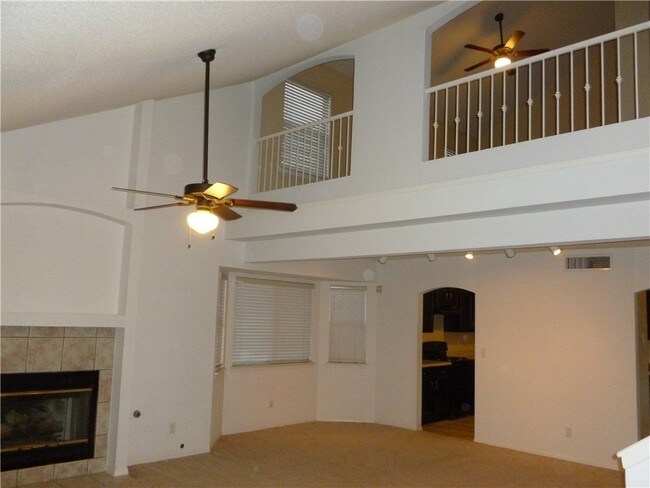Building Photo - 6925 Pearl Ridge Dr