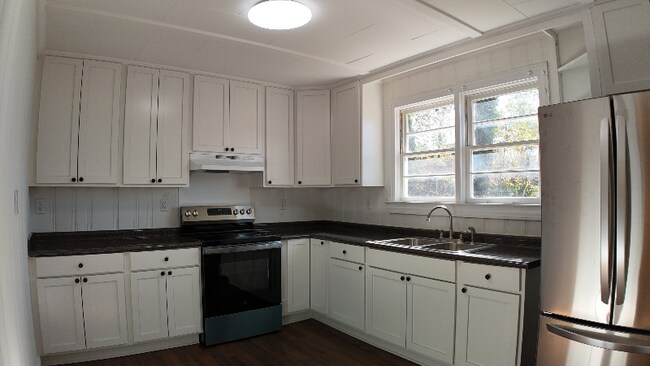 Foto del edificio - 5707 Frontage Rd