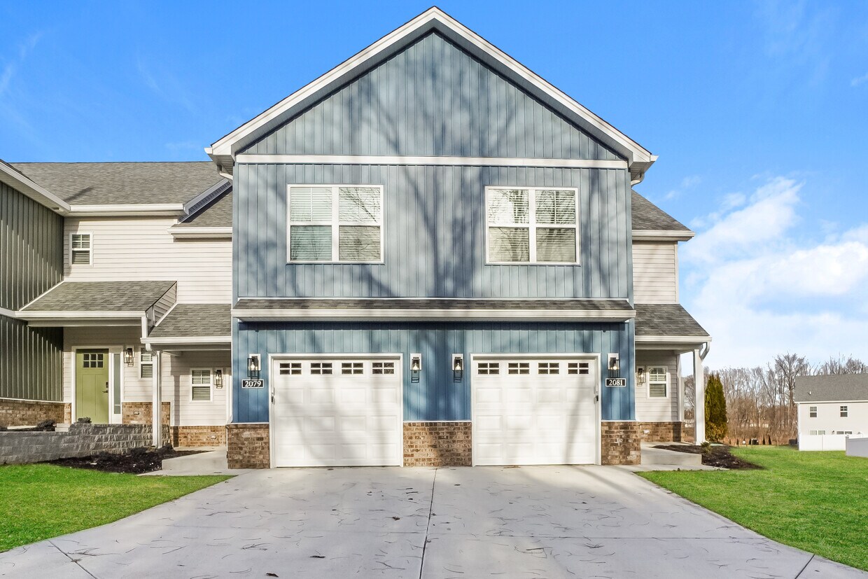 Primary Photo - 2079 Paddle Wheel Dr