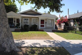 Building Photo - 2403 Sunset Ave