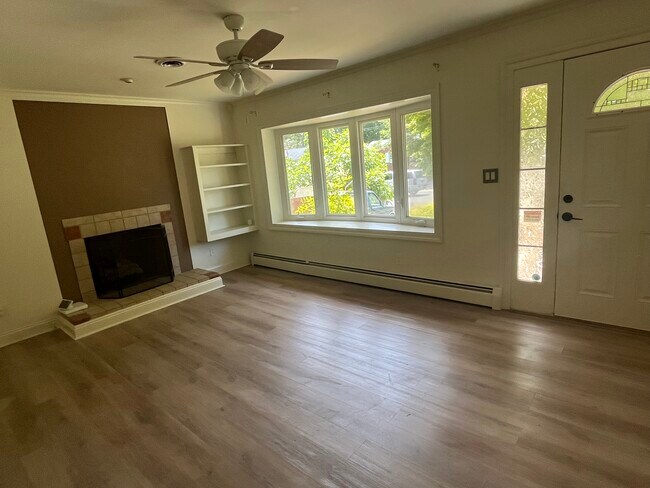 Building Photo - 866 Catalina Dr