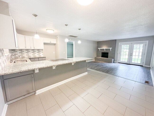 Building Photo - 3 Bed/2.5 Bath Updated Home!