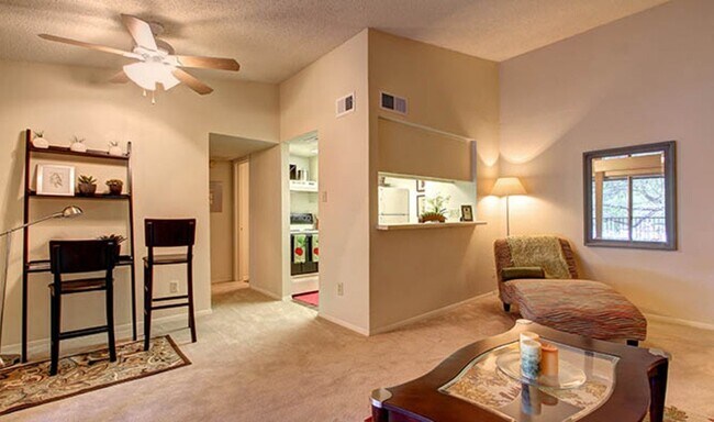 Foto del edificio - 3600 N Hills Dr