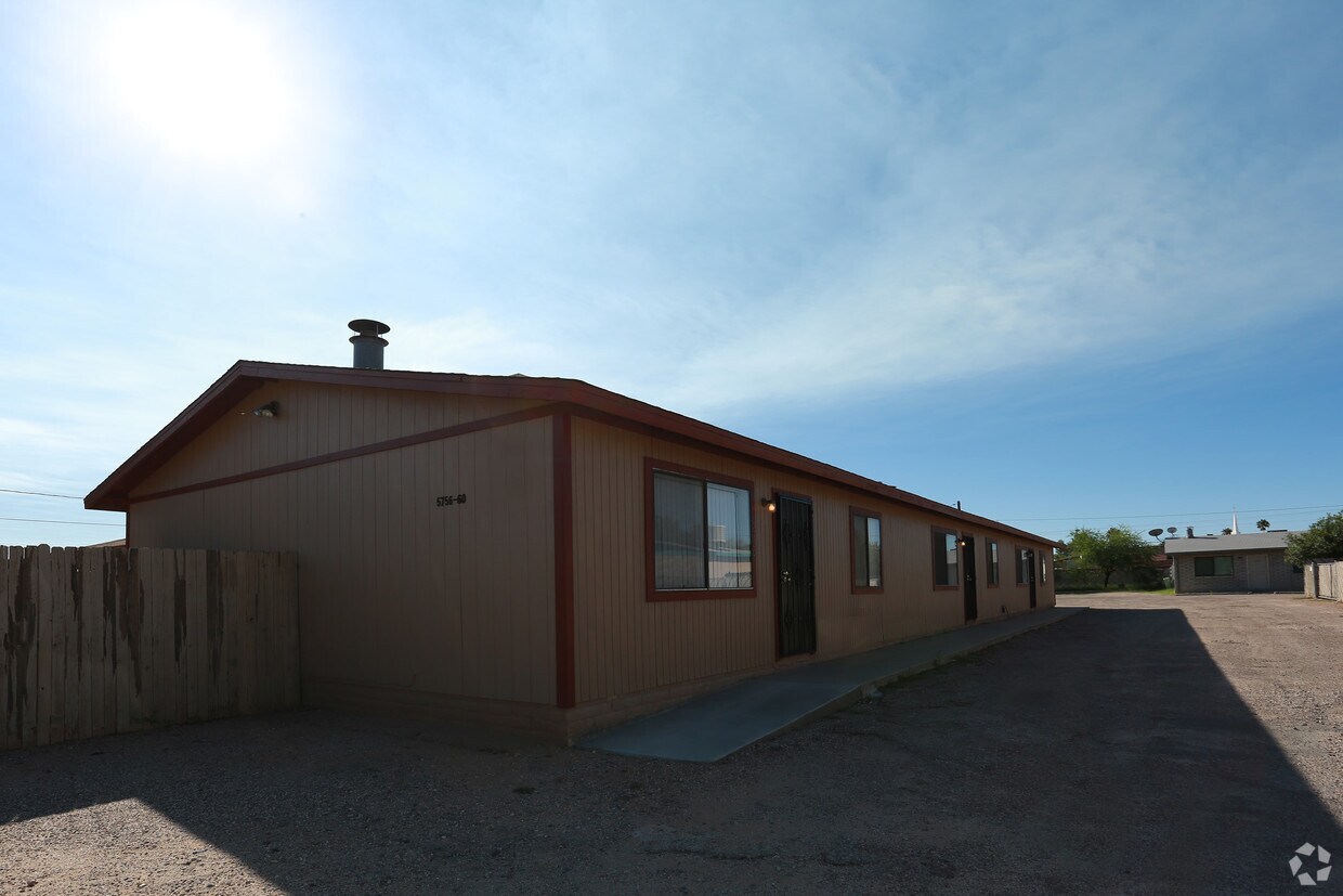 Foto principal - 5756 E 24th St
