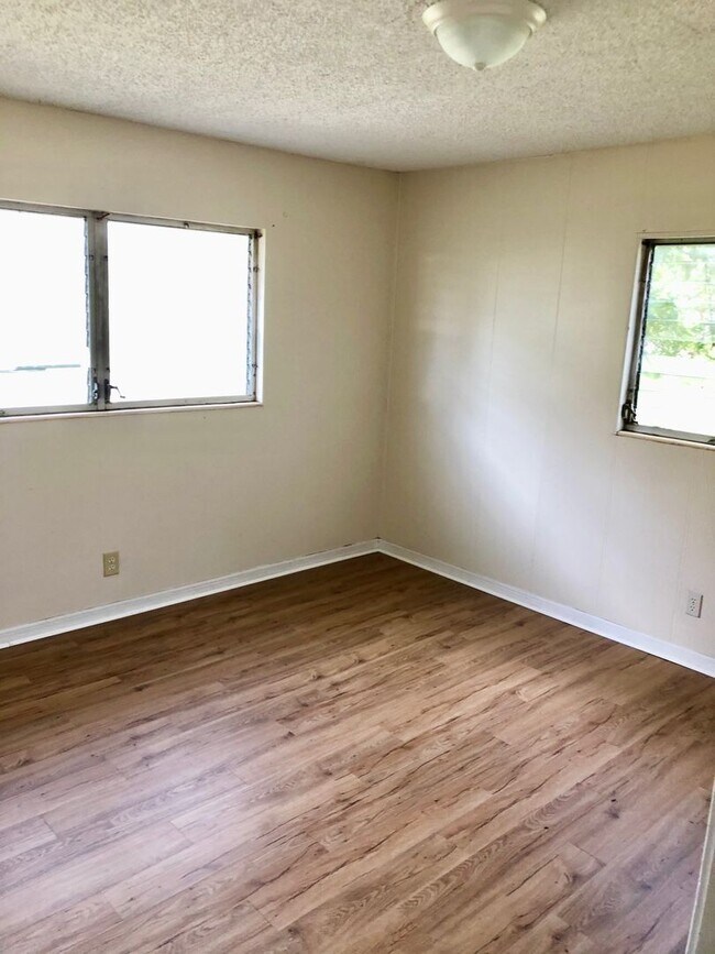 Foto del edificio - Beautiful 5BR/1BA Zephyrhills Home w/Brand...