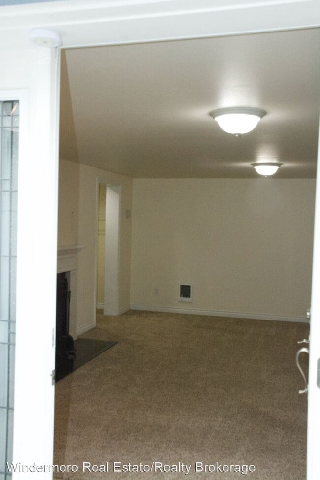 Building Photo - Studio, 1 bath House - 2515 NW 92nd #B