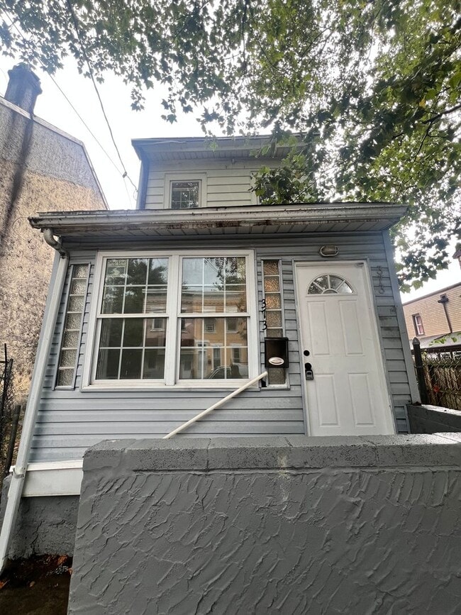 Building Photo - 373 St Joes Ave