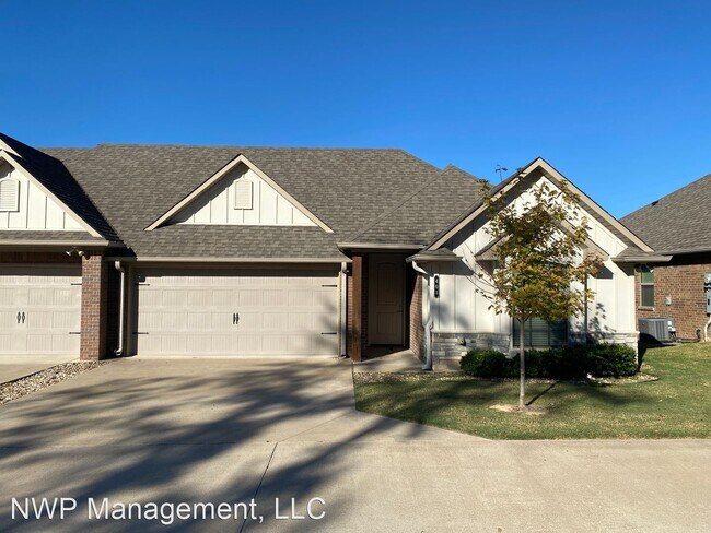 Building Photo - 3 br, 2 bath House - 2525 Roy Rd 401