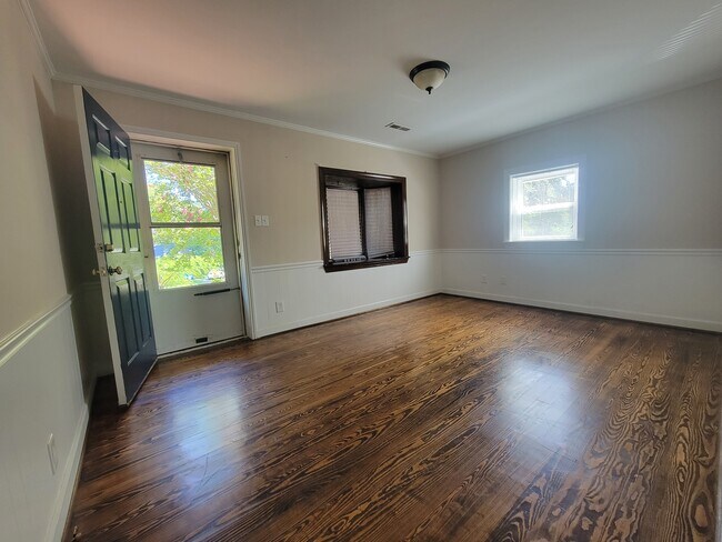 Livingroom hardwood floors - 3931 Overland Hts