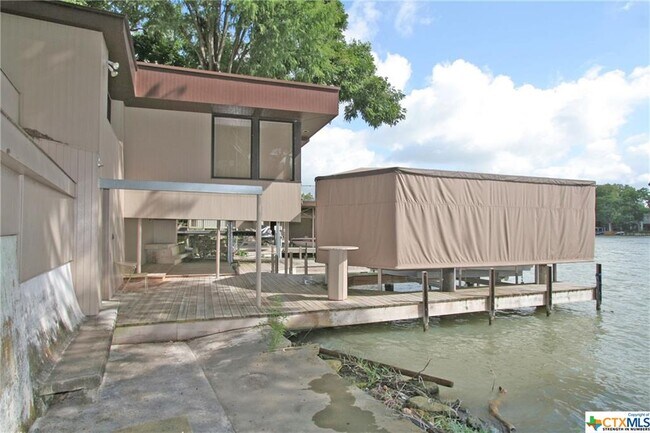 Foto del edificio - 742 Lakeview Trail