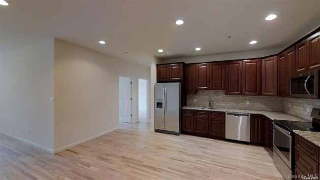 Building Photo - 417 New York Ave