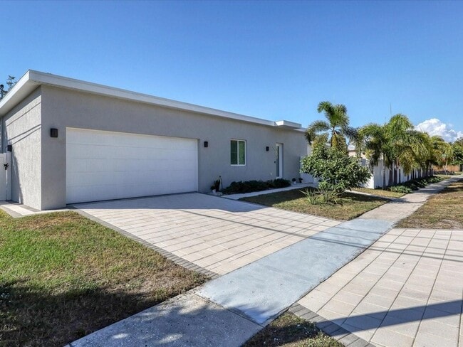 Building Photo - 4524 Riverwood Ave