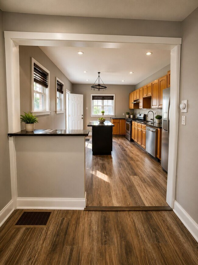 Foto del edificio - Spacious 3-Bedroom, 1.5-Bath South Philadelphia Townhome with Private Yard and Pets Allowed