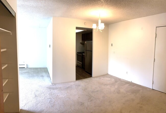 Building Photo - 1200 Golden Cir