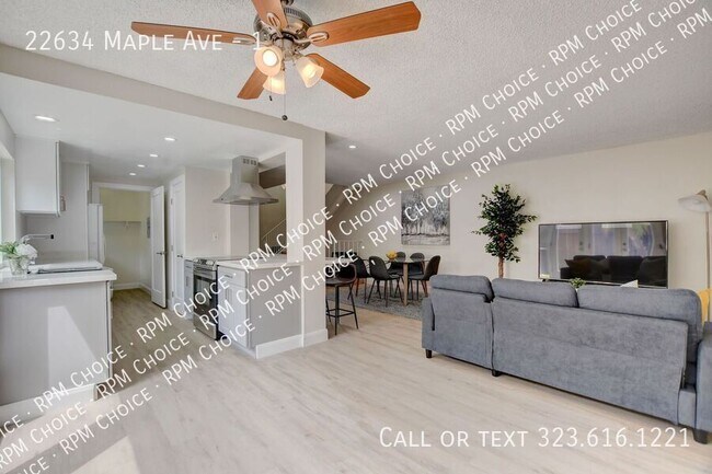 Building Photo - 3bd/2ba Townhouse Style Condo, Laundry, Ya...
