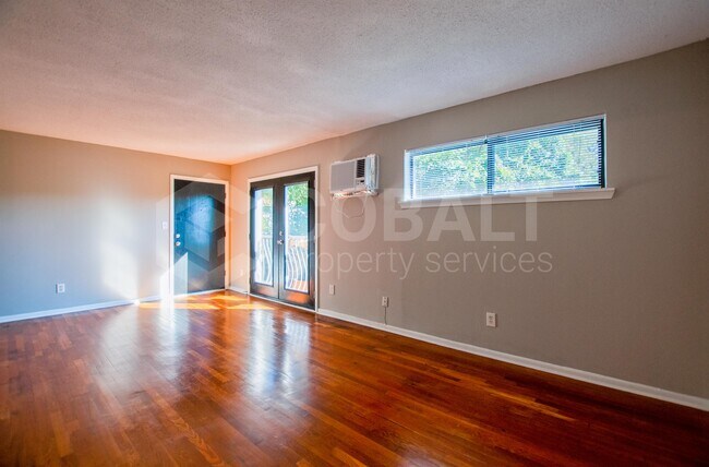 Foto del edificio - 755 St Charles Ave NE