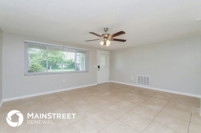 Building Photo - 5700 Thrush Dr