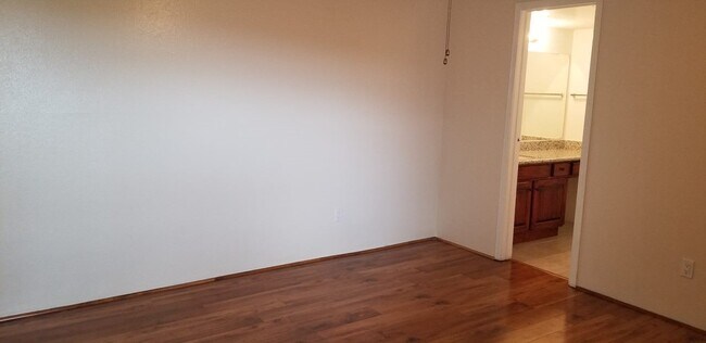 Foto del edificio - 2750 Holly Hall St