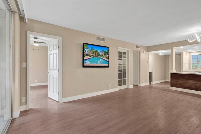 Foto del edificio - 3051 S Palm Aire Dr