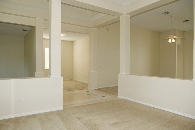 Foto del edificio - Beautiful, 3/2, single family, waterfront ...