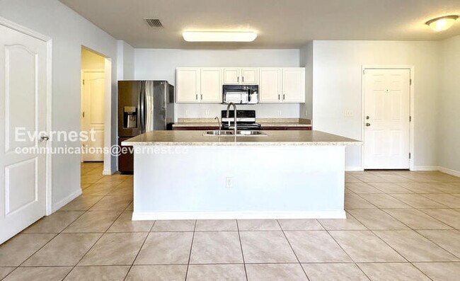 Foto del edificio - 4 Bed, 2.5 Bath Home with Garage / Pet-Friendly / Vouchers Accepted / Available Now!