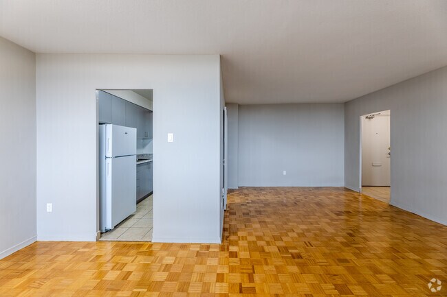 2BR, 1BA - 915SF - Salon - 2960 Don Mills Rd