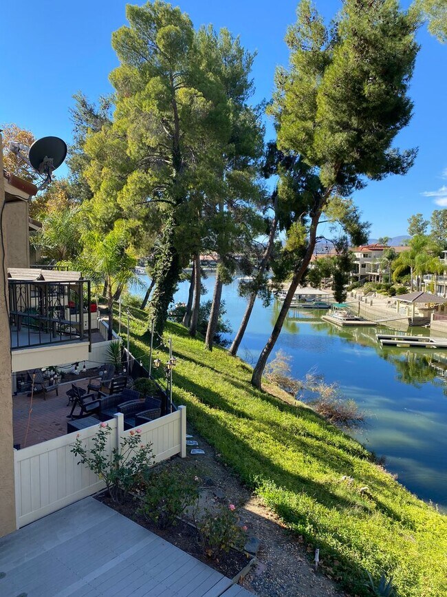 Foto del edificio - 24311 Canyon Lake Dr N