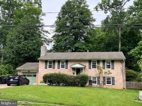 Building Photo - 8711 Braeburn Dr