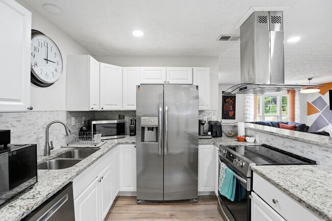 Building Photo - 405 King Arthur Ct