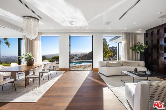 Foto del edificio - 9302 Nightingale Dr