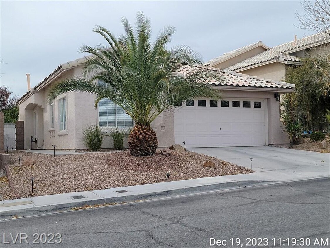 SUMMERLIN NORTH SINGLESTORY WITH POOL & S... House Rental in Las