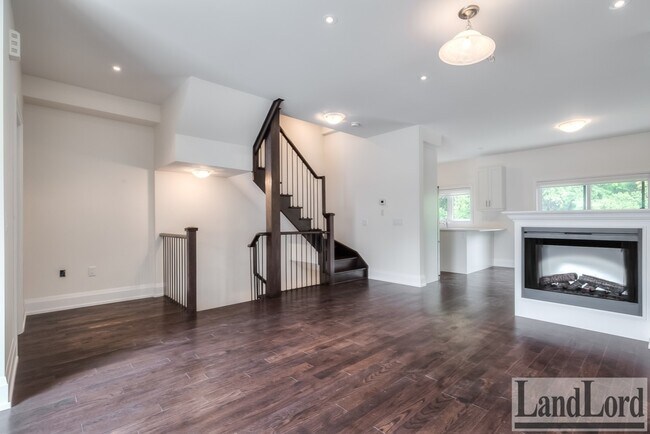 Building Photo - 23 Kenneth Wood Cres