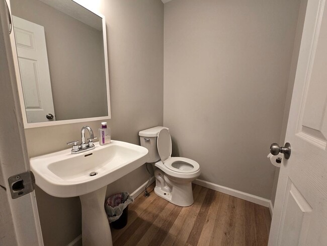 Foto del edificio - 4 Bedroom Townhome for Rent in Normal!