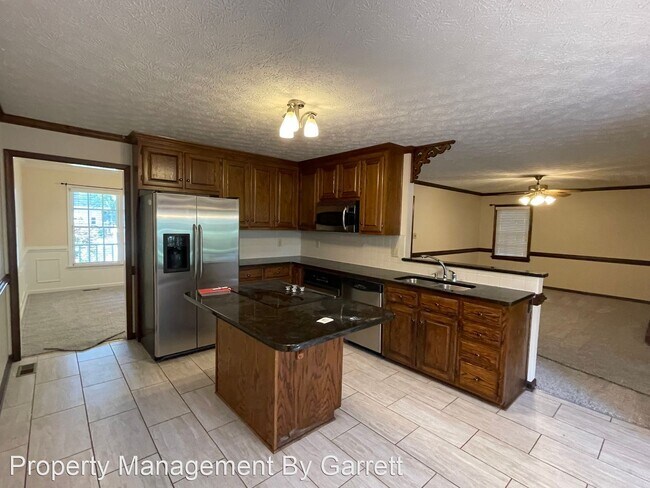 Building Photo - 4 br, 2.5 bath House - 403 Coach Hovis Drive