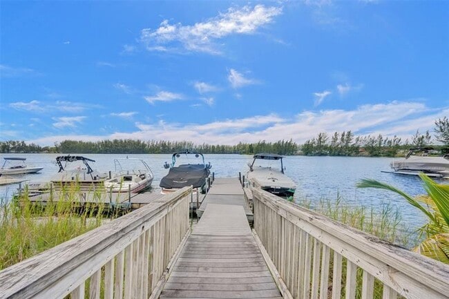 Building Photo - 4059 Crystal Lake Dr