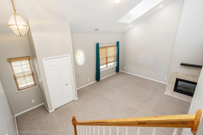 Building Photo - 16944 Farmington Rd