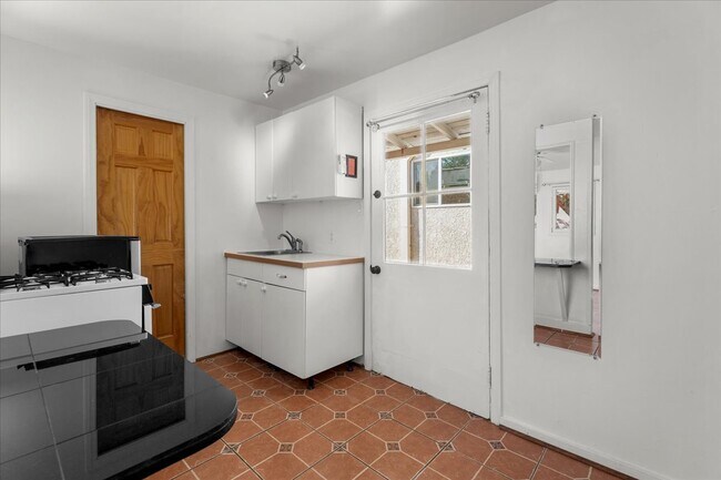 Foto del edificio - 4044 Huron Ave