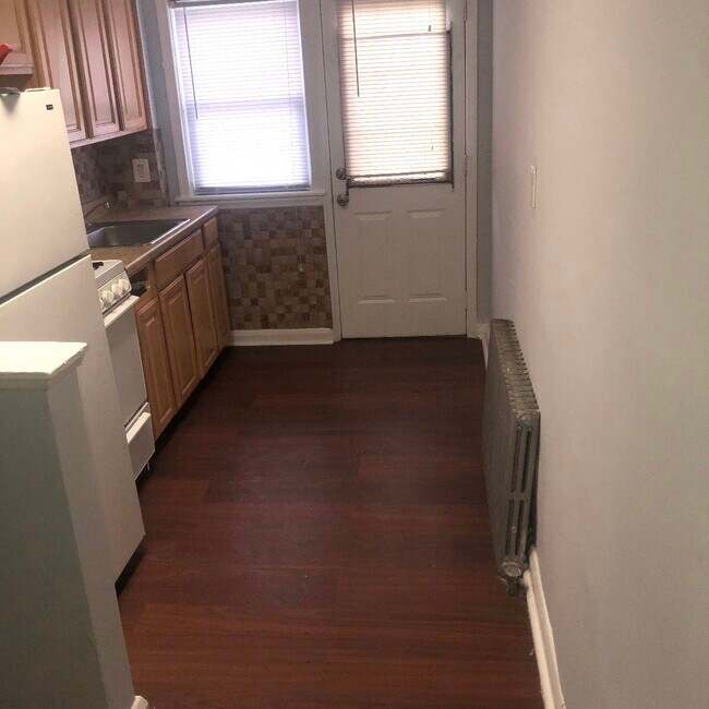 Building Photo - 5544 Midwood Ave