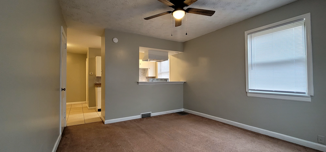 Foto del edificio - Beautiful studio Apartment Close to Wright...