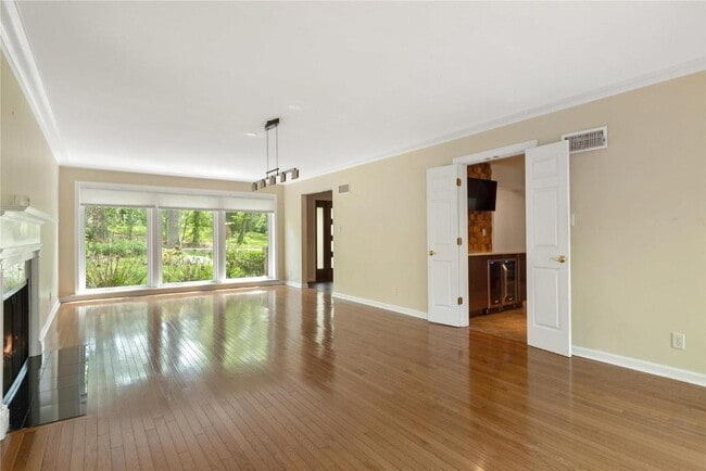 Foto del edificio - 101 Graybridge Rd