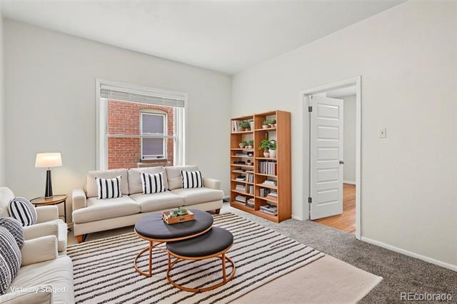 Foto del edificio - 392 N Clarkson St